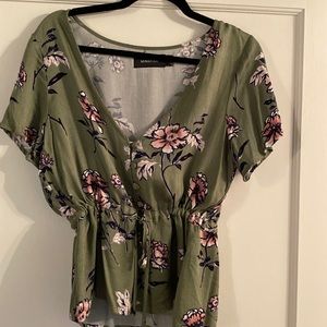 Mink Pink Blouse Sz Small Green Floral